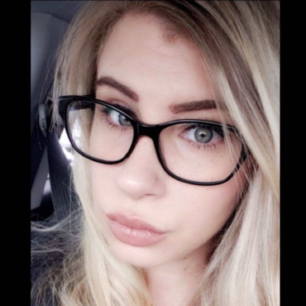 Meet your Posher, Mia